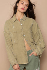Chaqueta desgastada con dobladillo sin rematar y botones POL