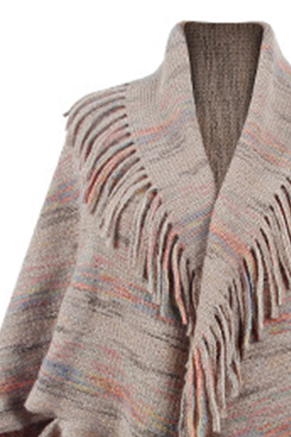 Poncho estampado con detalle de flecos