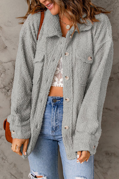 Flauschige Jacke mit Knöpfen und Taschen