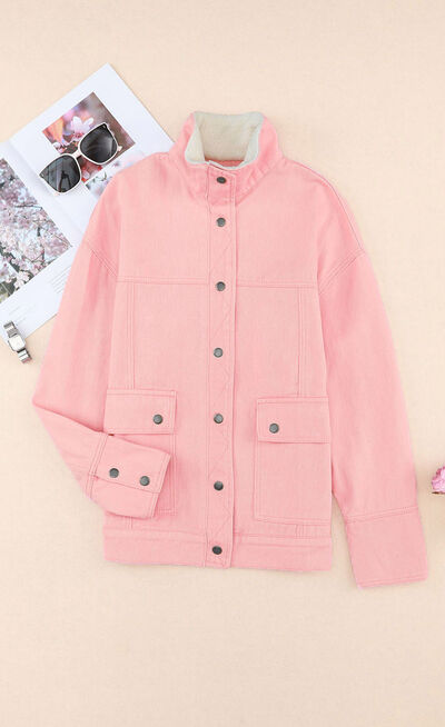 Jeansjacke mit Druckknöpfen und überschnittener Schulter