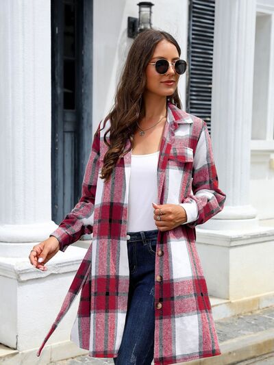 Karierte Jacke mit Gürtel, Kragen und Knopfleiste