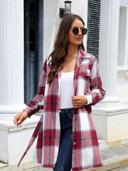 Karierte Jacke mit Gürtel, Kragen und Knopfleiste