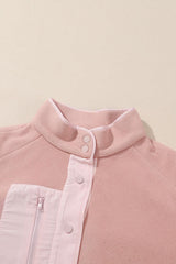 Jacke mit Stehkragen und Druckknöpfen und Tasche