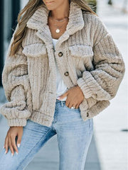 Flauschige Jacke mit Knopfleiste und Kragen