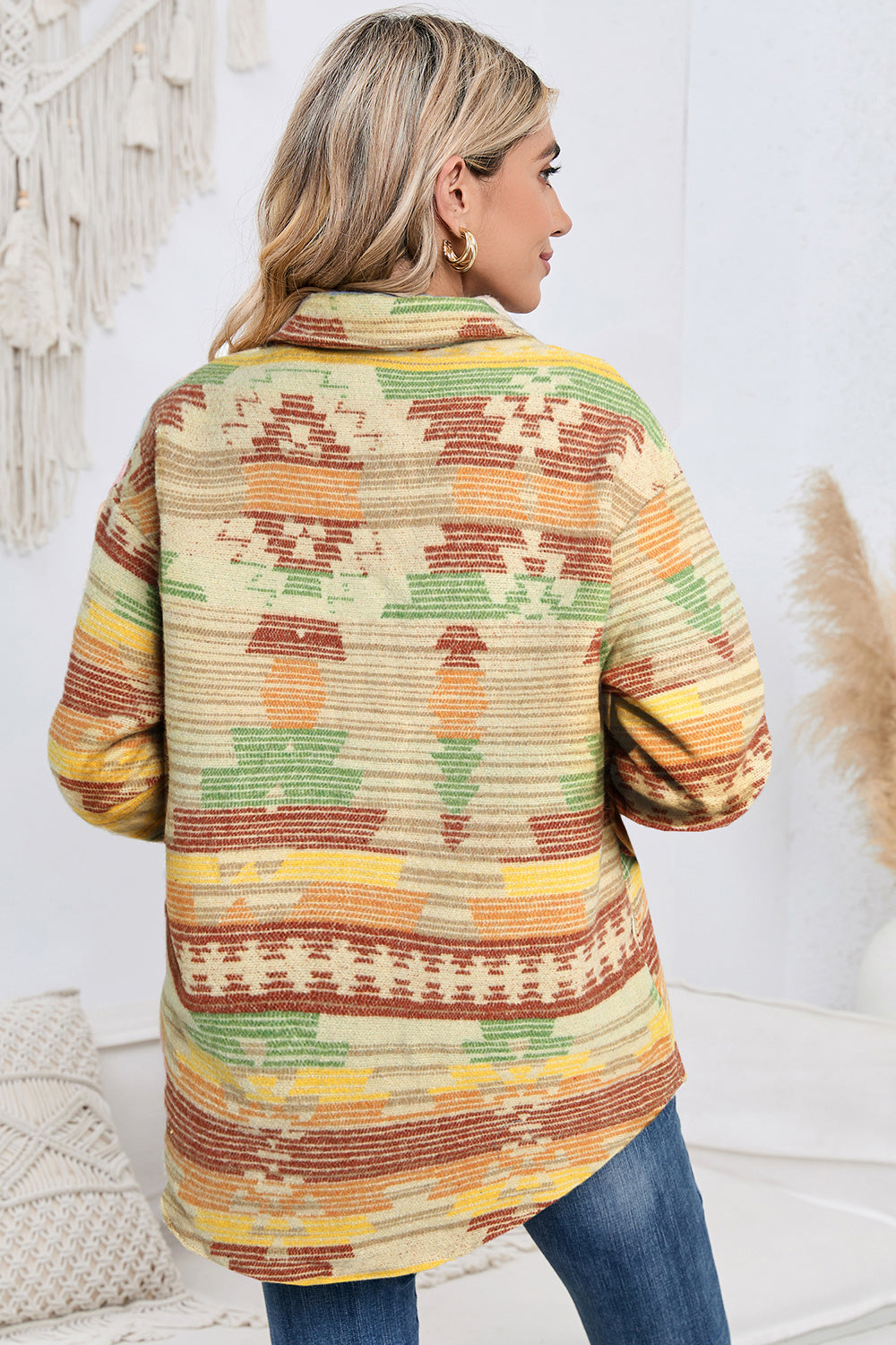Chaqueta con cuello abotonado geométrico