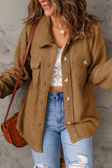 Flauschige Jacke mit Knöpfen und Taschen