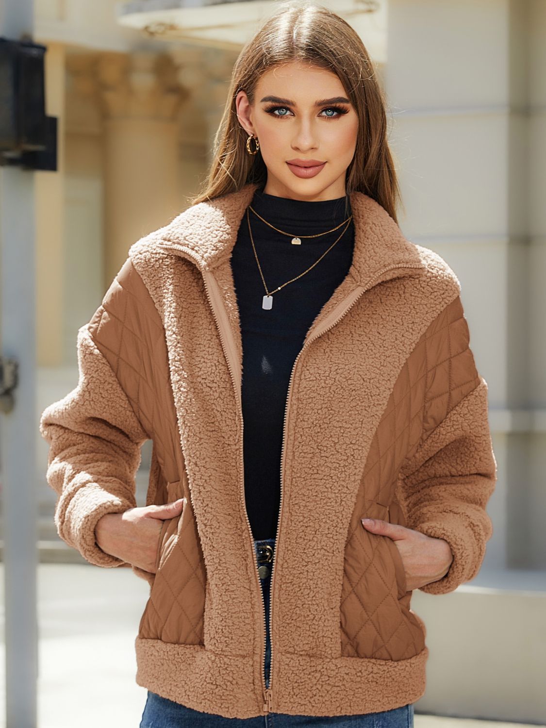 Chaqueta con cuello y cremallera