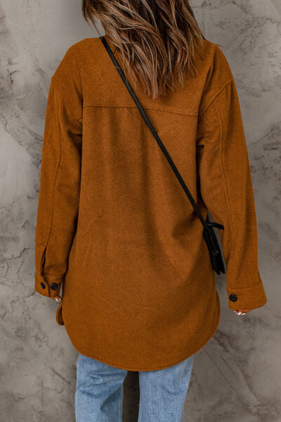 Jacke mit überschnittenen Schultern und Knopfleiste