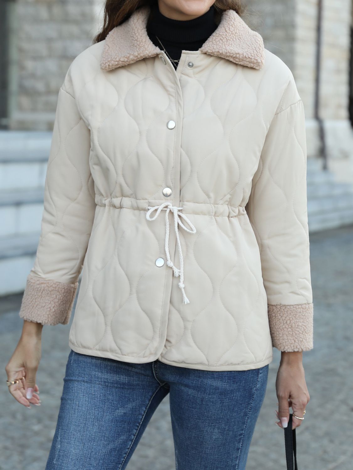 Jacke mit Druckknopfkragen