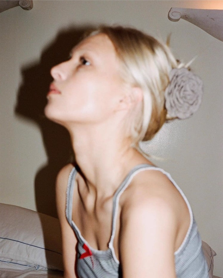 Ellie Floral Hair Clip in Neutral