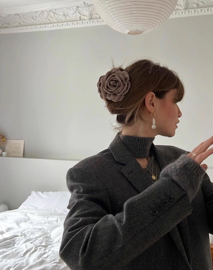 Ellie Floral Hair Clip in Neutral
