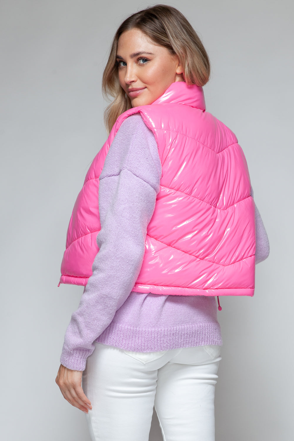 Chaleco acolchado brillante de cuello alto con cremallera Snobbish