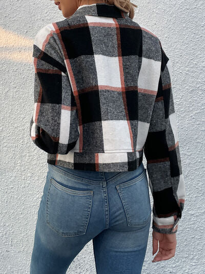 Kurze Jacke mit Karomuster und überschnittenen Schultern