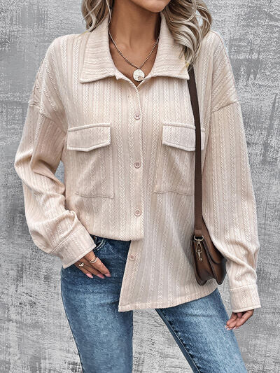 Jacke mit überschnittenen Schultern und Knopfleiste