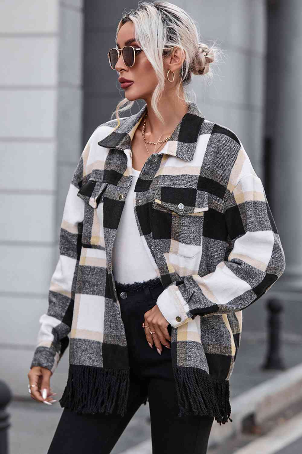 Jacke mit Karomuster, Kragen und Druckknopfleiste vorne