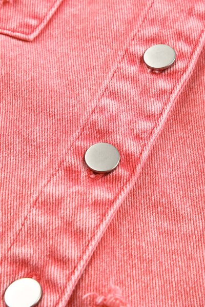 Distressed-Jeansjacke mit Knopfleiste und offenem Saum
