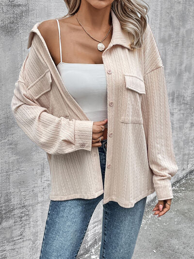 Jacke mit überschnittenen Schultern und Knopfleiste