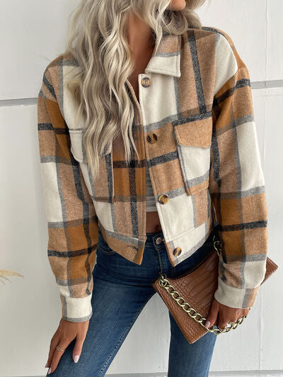 Kurze Jacke mit Karomuster und überschnittenen Schultern
