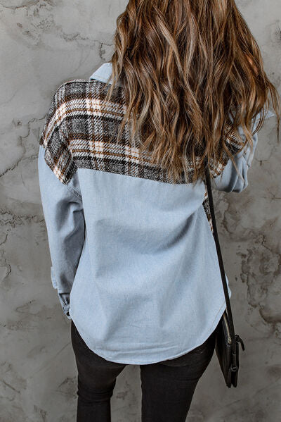 Karierte Jeansjacke mit Taschen und Knopfleiste