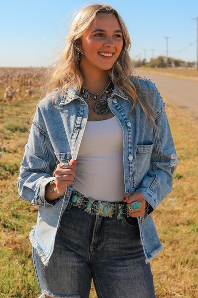 Jeansjacke mit Knopfleiste und offenem Saum