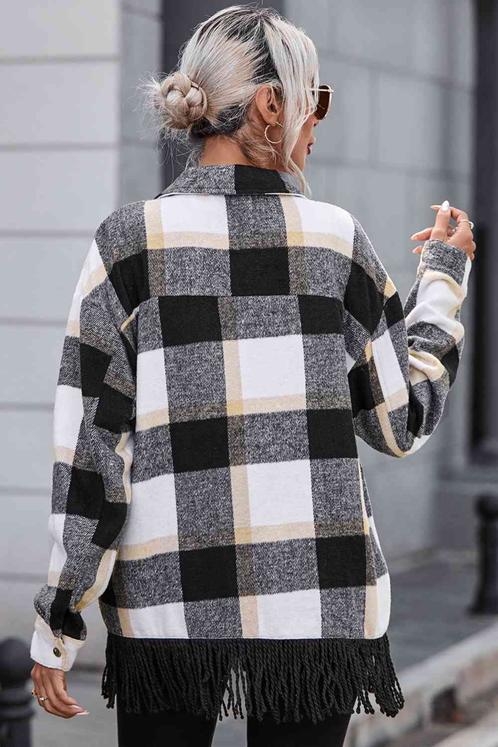 Jacke mit Karomuster, Kragen und Druckknopfleiste vorne