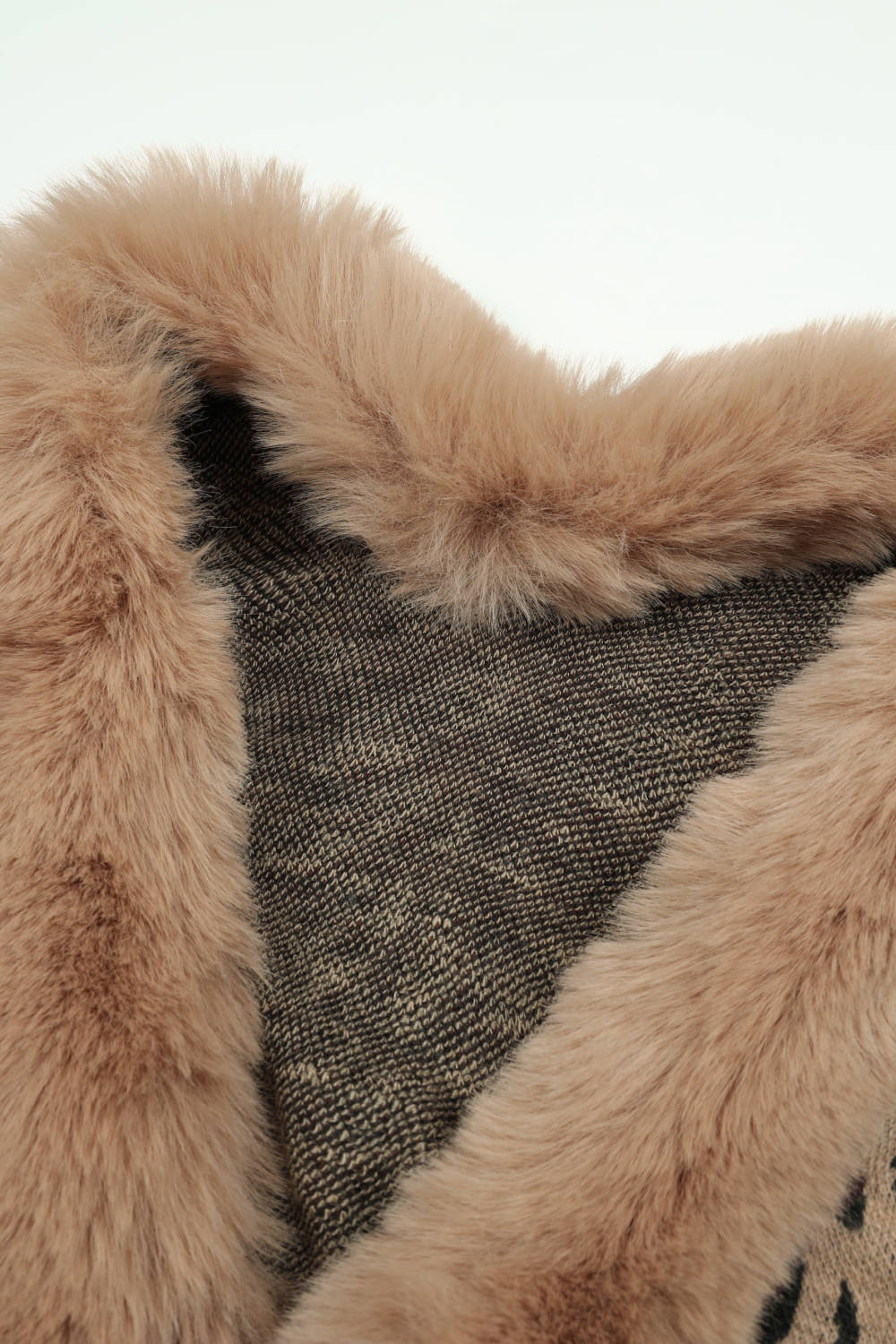 Poncho de leopardo con frente abierto
