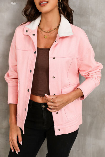 Jeansjacke mit Druckknöpfen und überschnittener Schulter