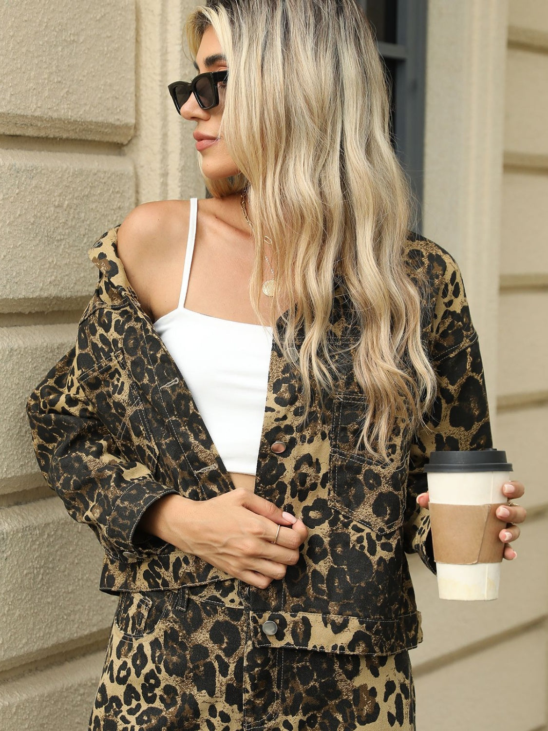 Jeansjacke mit Taschen und Leopardenmuster und langen Ärmeln