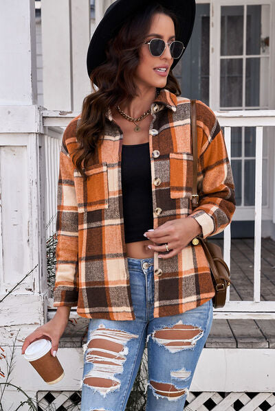 Karierte Jacke mit Taschen und Knöpfen