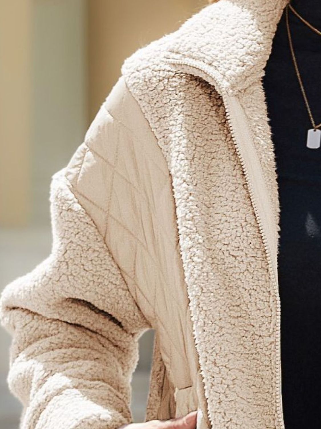 Chaqueta con cuello y cremallera
