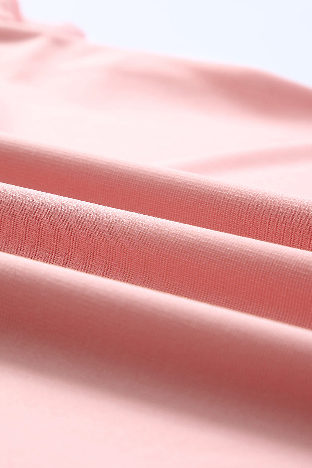 Camiseta rosa con abertura frontal y escote Peekaboo de talla grande