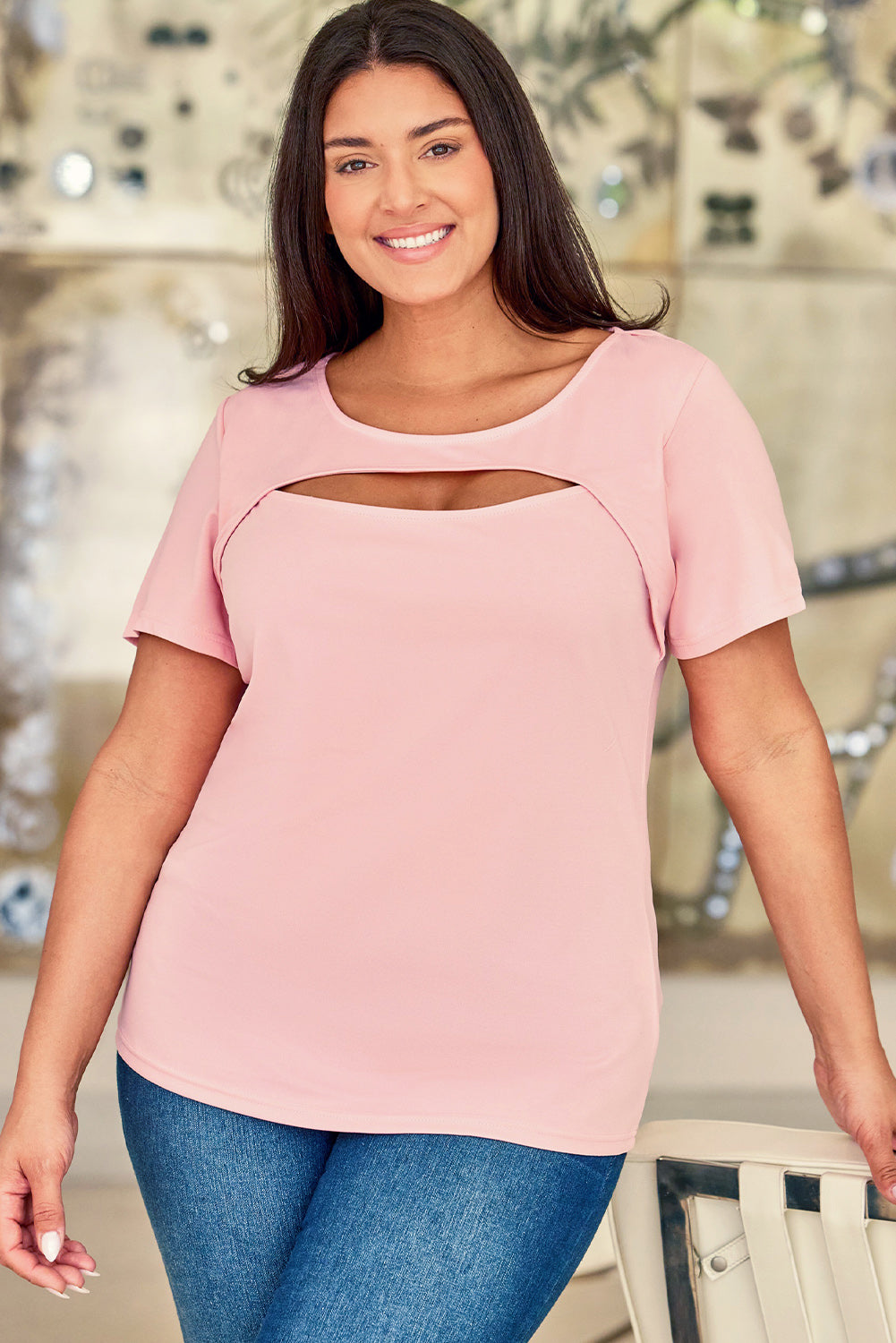 Camiseta rosa con abertura frontal y escote Peekaboo de talla grande