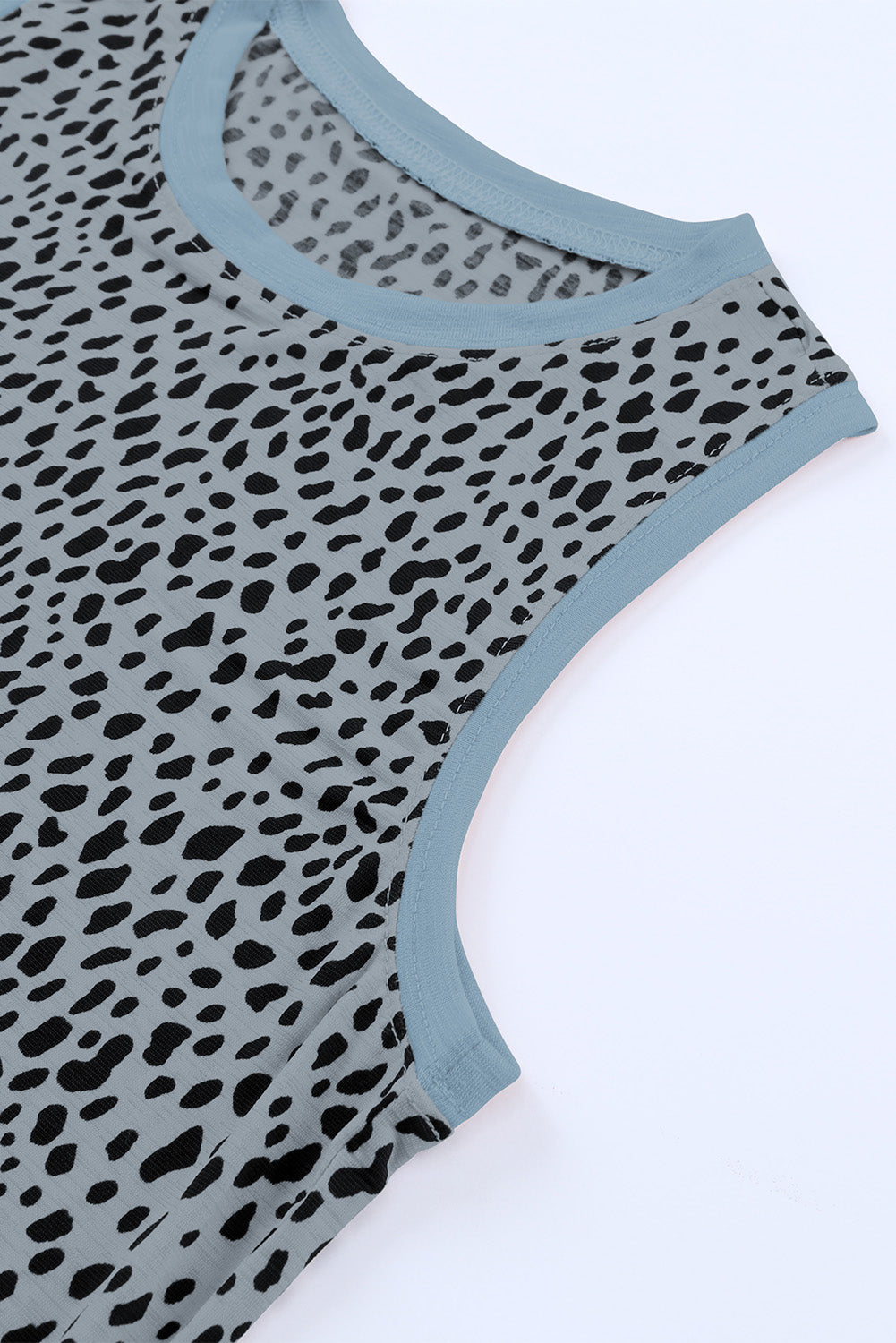 Camiseta sin mangas con cuello redondo y estampado de leopardo rosa