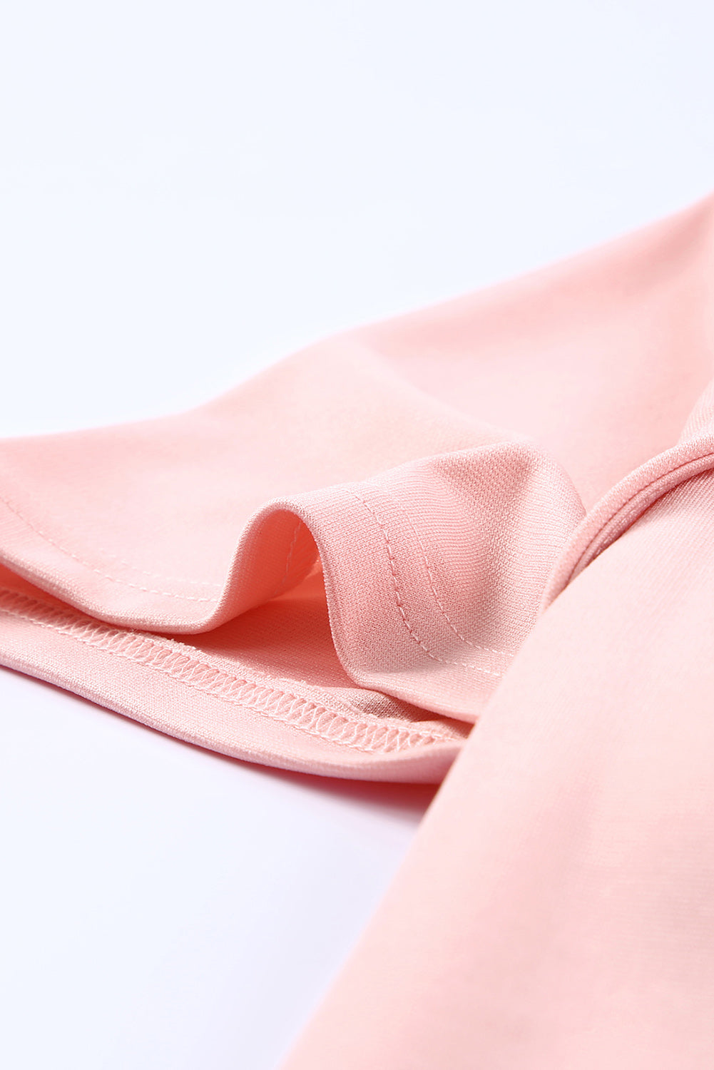 Camiseta rosa con abertura frontal y escote Peekaboo de talla grande