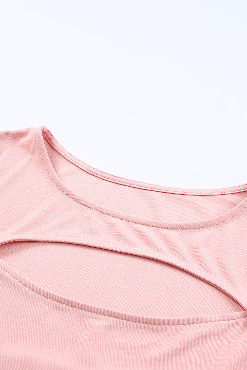Camiseta rosa con abertura frontal y escote Peekaboo de talla grande