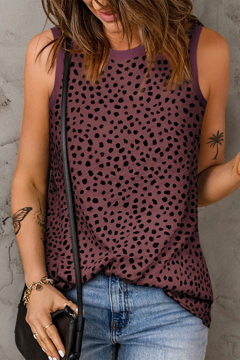 Camiseta sin mangas con cuello redondo y estampado de leopardo rosa