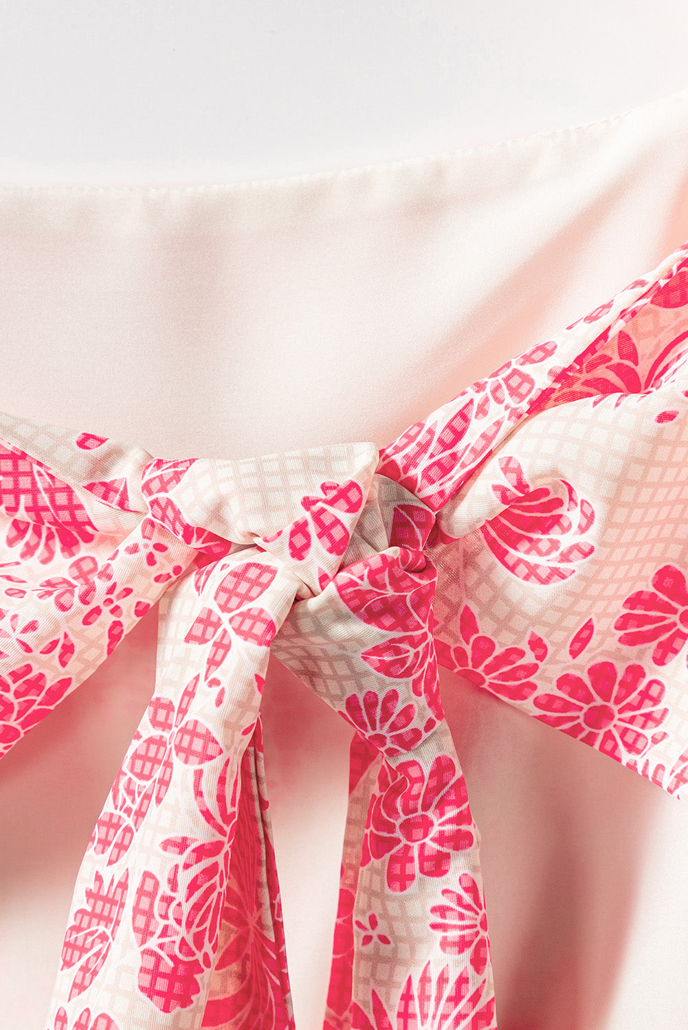Vestido largo con lazo en los hombros y estampado floral de cuadros vichy rosas