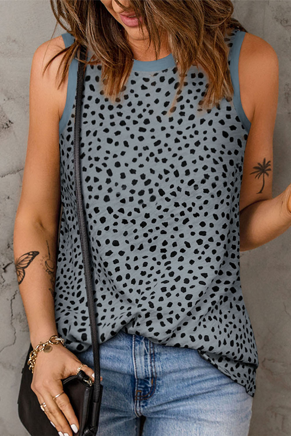 Camiseta sin mangas con cuello redondo y estampado de leopardo rosa