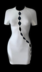 KURZÄRMELIGES MINIKLEID IN WEISS