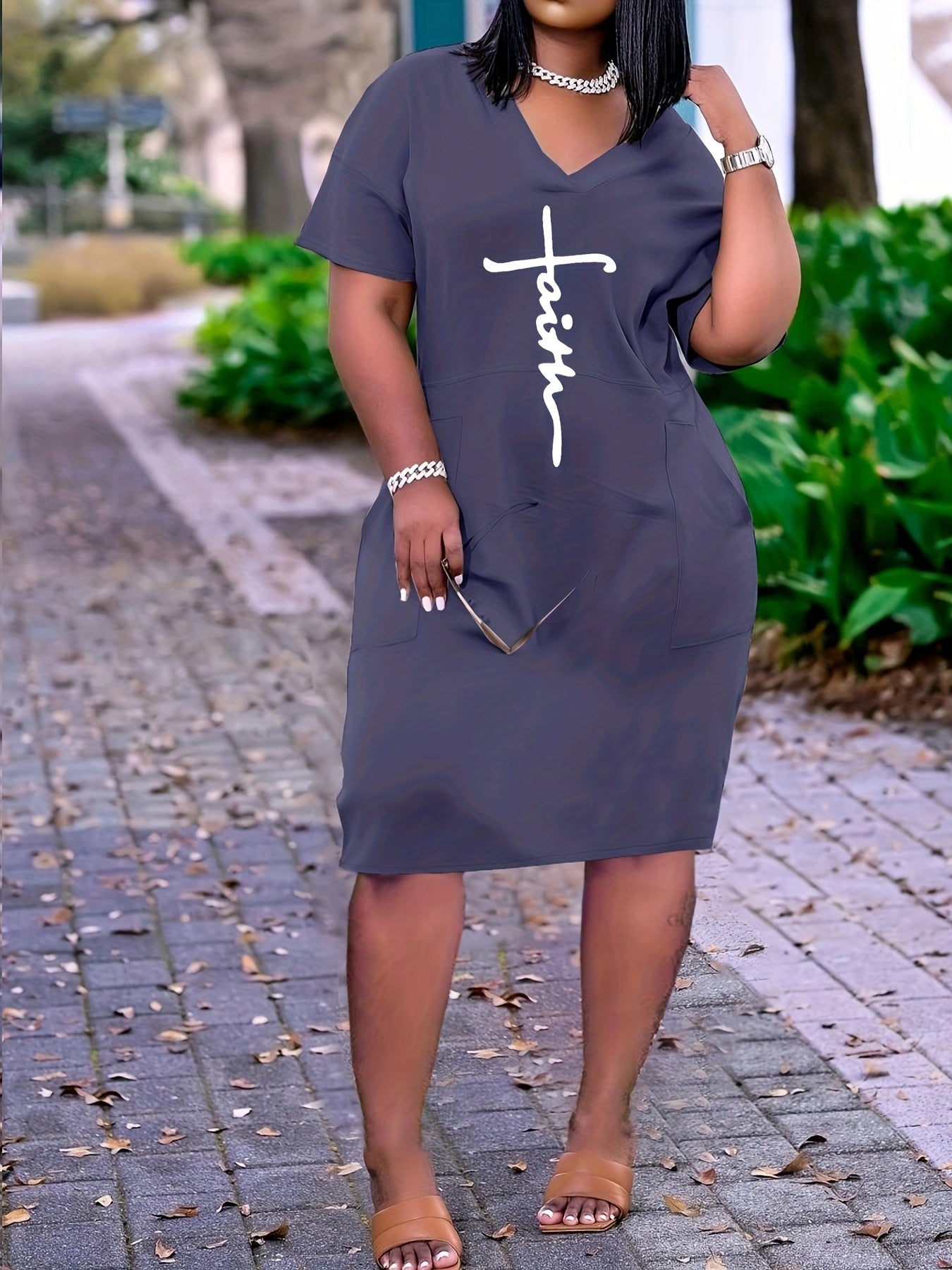 Plus Size 'Faith' Letter Print Short Sleeve Midi Dress With Pockets, Women's Plus Slight Stretch Casual Dress