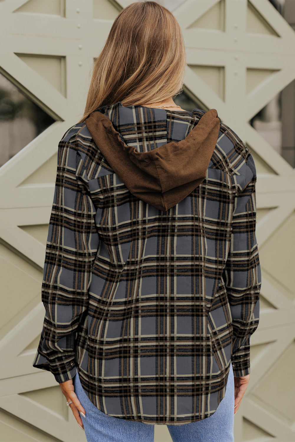 Chaqueta a cuadros con capucha y cordón ajustable en contraste rosa