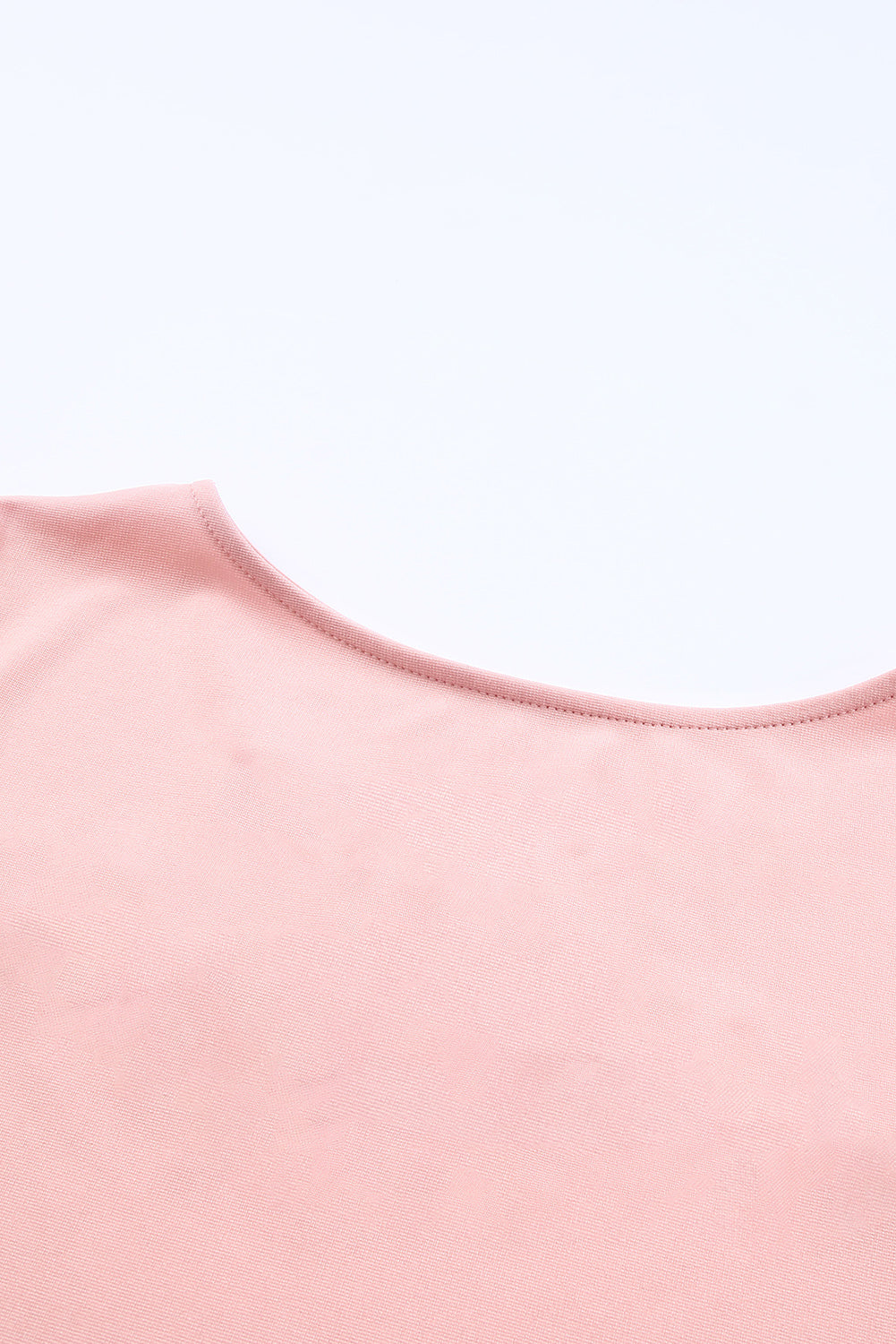 Camiseta rosa con abertura frontal y escote Peekaboo de talla grande