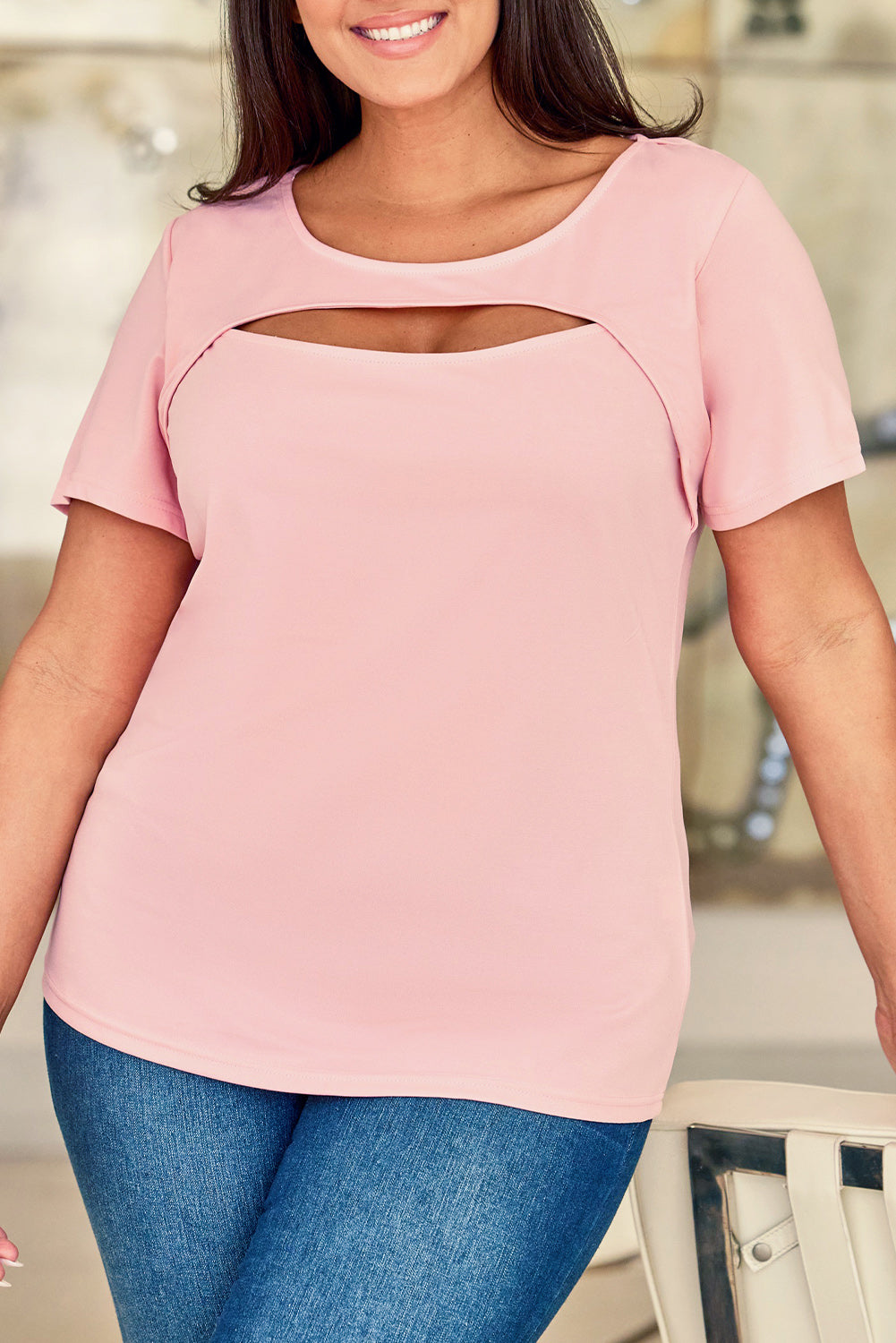 Camiseta rosa con abertura frontal y escote Peekaboo de talla grande