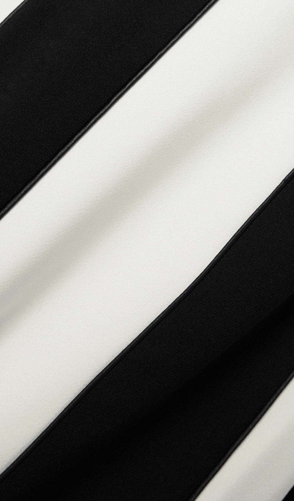 TRÄGERLOSES GESTREIFTES MAXIKLEID 