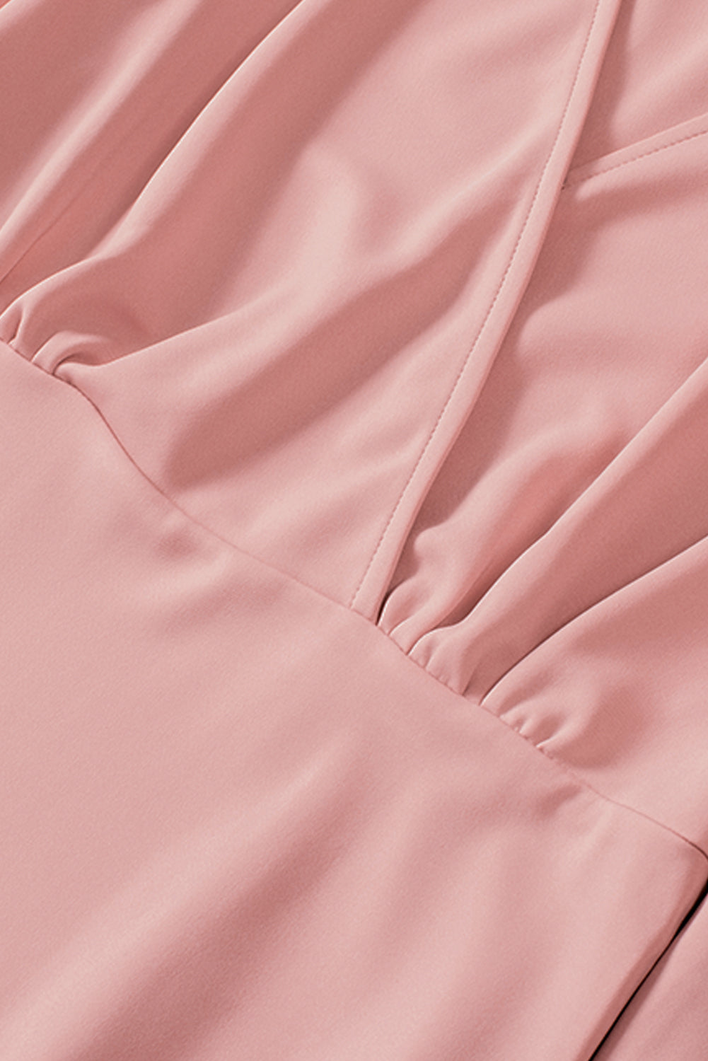 Vestido rosa liso con escote en V y cintura alta