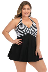 Traje de baño de rayas blancas y negras de talla grande