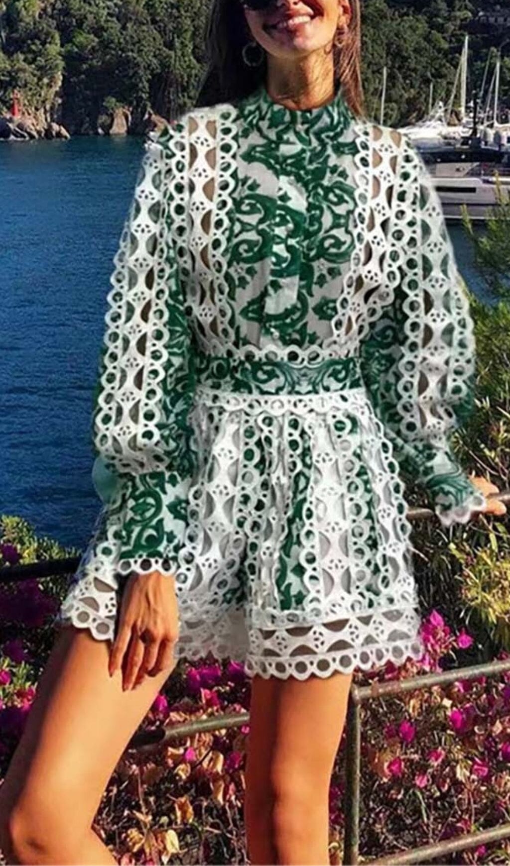 MIDIKLEID MIT LANGEN ÄRMELN UND BLUMENDRUCK