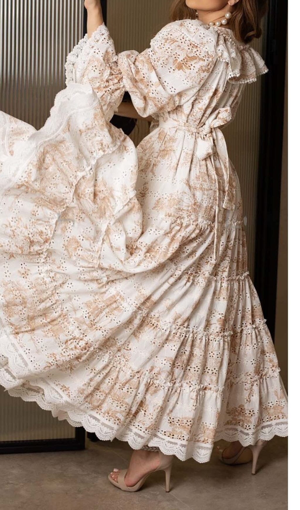Maxikleid aus Baumwolle mit Blumen in Weiß