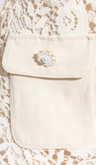 CHAQUETA VESTIDO BLANCO CON BOLSILLOS DE SOLAPA Y ENCAJE DE GUIPUR