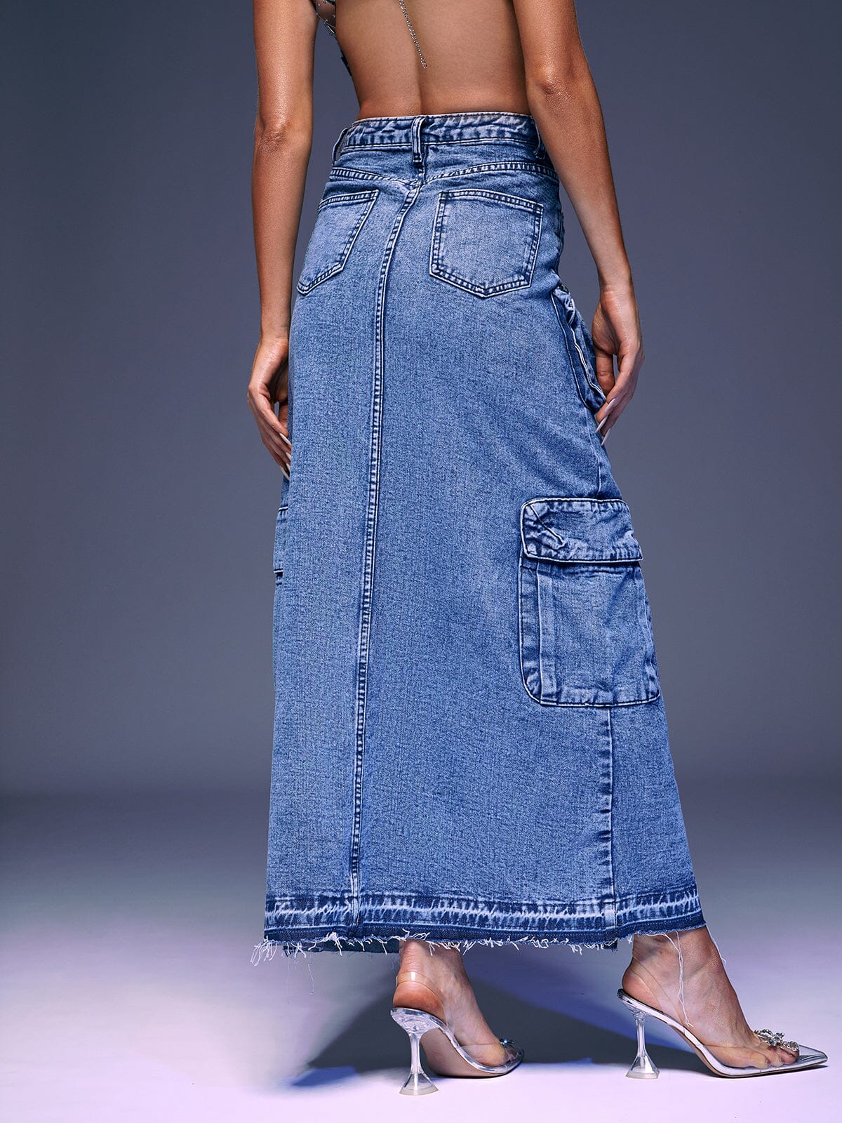 POCKET SPLIT DENIM SKIRT IN BLUE